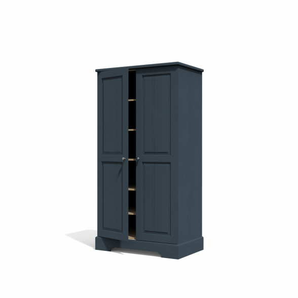 En garderobe med justerbare hyller og et klesstativ 